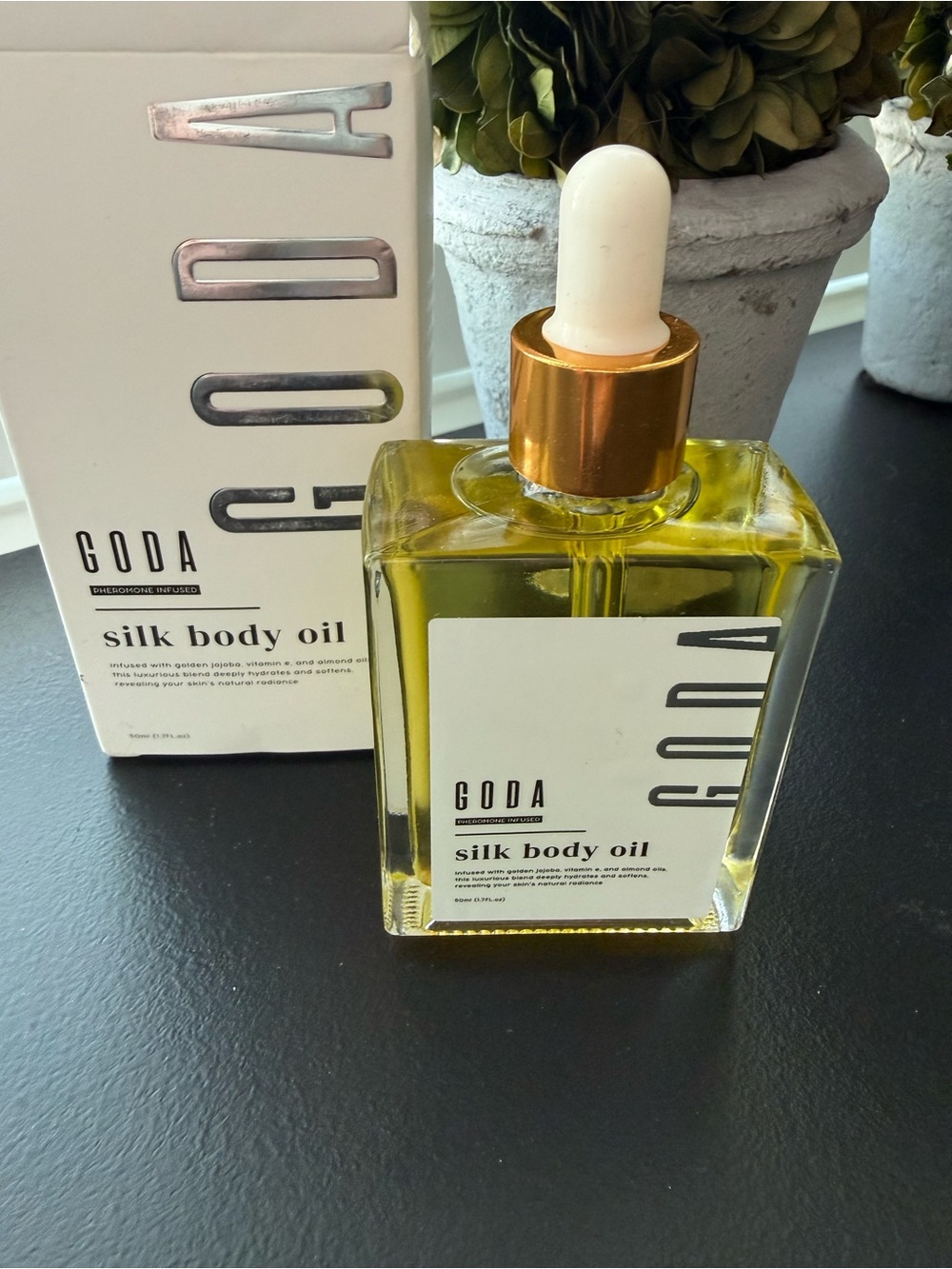 Goda Pheremone Infused Silk Body Oil 50ml 1.75fl oz New In Box Vanilla Amber